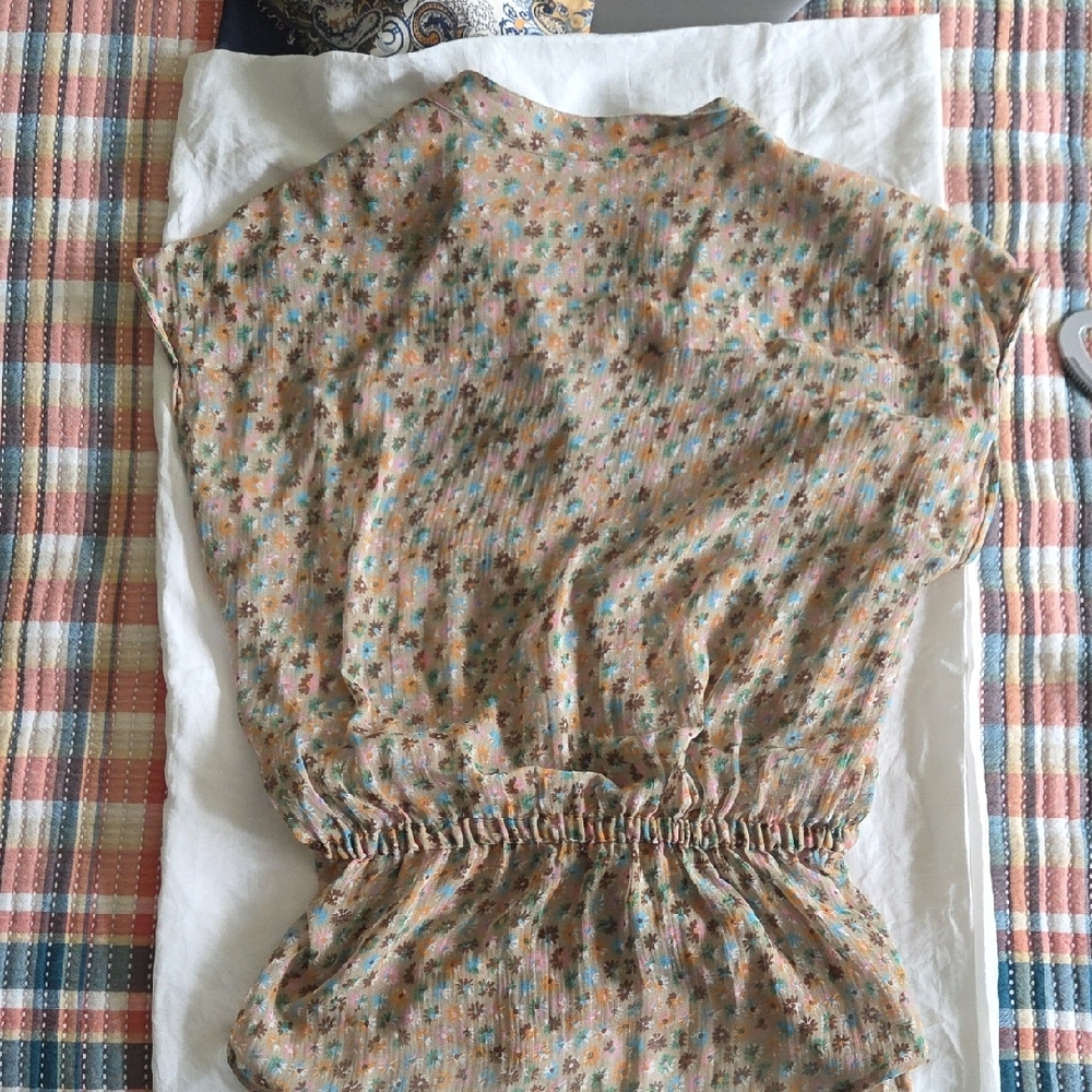 D&G Beige Patterned Button-Up Top - Picture 6 of 6